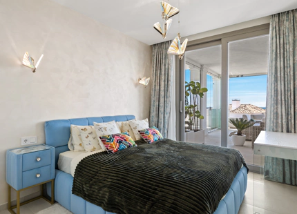 EXPANSIVE FAMILY APARTMENT FOR SALE IN NUEVA ANDALUCIA, MARBELLA