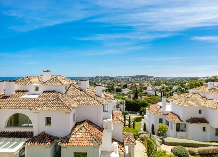 EXPANSIVE FAMILY APARTMENT FOR SALE IN NUEVA ANDALUCIA, MARBELLA