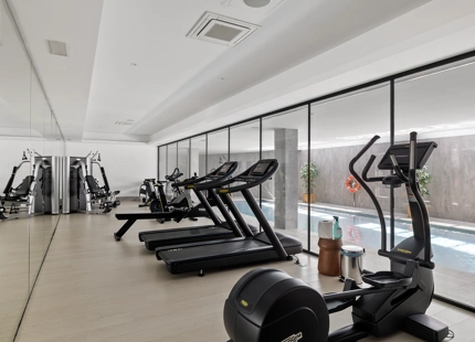 EXPANSIVE FAMILY APARTMENT FOR SALE IN NUEVA ANDALUCIA, MARBELLA