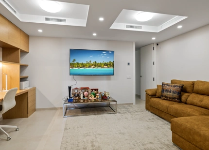 EXPANSIVE FAMILY APARTMENT FOR SALE IN NUEVA ANDALUCIA, MARBELLA