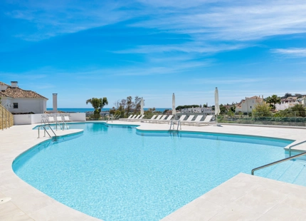 EXPANSIVE FAMILY APARTMENT FOR SALE IN NUEVA ANDALUCIA, MARBELLA