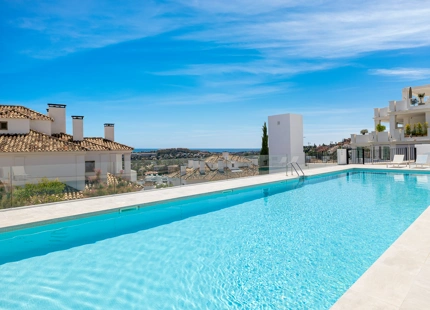 EXPANSIVE FAMILY APARTMENT FOR SALE IN NUEVA ANDALUCIA, MARBELLA