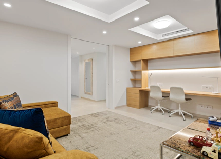 EXPANSIVE FAMILY APARTMENT FOR SALE IN NUEVA ANDALUCIA, MARBELLA