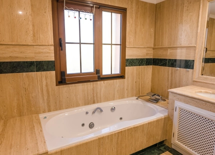 ENCANTADORA VILLA FAMILIAR EN VENTA EN PLENO CORAZÓN DE MARBELLA