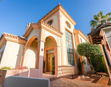 ENCANTADORA VILLA FAMILIAR EN VENTA EN PLENO CORAZÓN DE MARBELLA