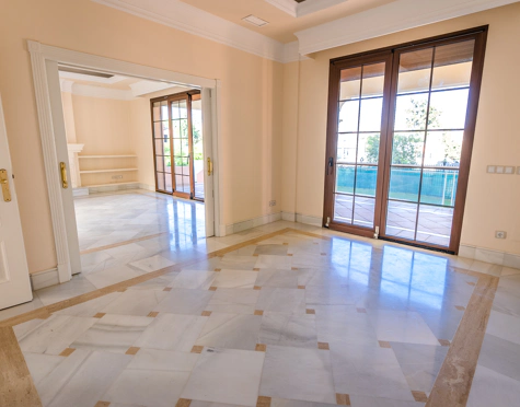 Villa for sale in Huerta Belón, Marbella