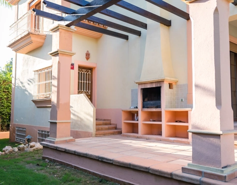 Villa for sale in Huerta Belón, Marbella