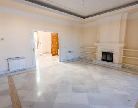 Villa for sale in Huerta Belón, Marbella