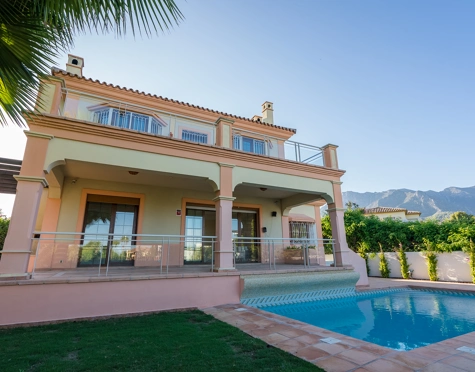 Villa for sale in Huerta Belón, Marbella
