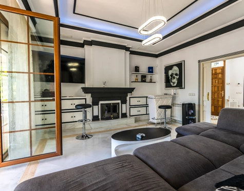 Villa for sale in Huerta Belón, Marbella
