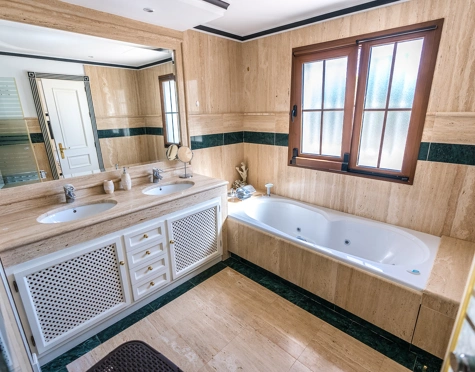 Villa for sale in Huerta Belón, Marbella