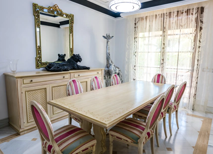 ENCANTADORA VILLA FAMILIAR EN VENTA EN PLENO CORAZÓN DE MARBELLA