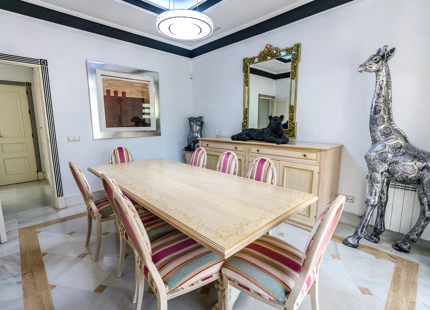 ENCANTADORA VILLA FAMILIAR EN VENTA EN PLENO CORAZÓN DE MARBELLA