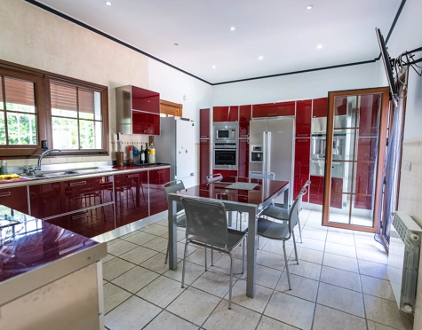 Villa for sale in Huerta Belón, Marbella