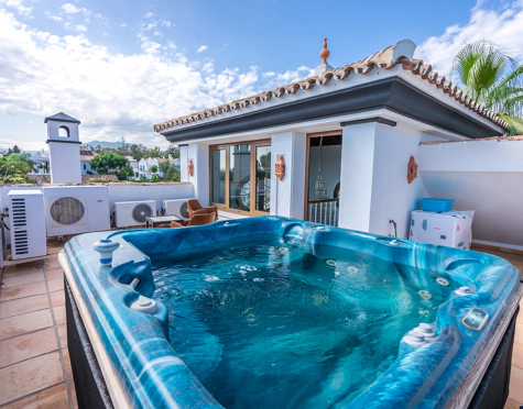 Villa for sale in Huerta Belón, Marbella