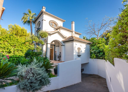 ENCANTADORA VILLA FAMILIAR EN VENTA EN PLENO CORAZÓN DE MARBELLA