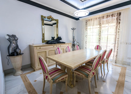 ENCANTADORA VILLA FAMILIAR EN VENTA EN PLENO CORAZÓN DE MARBELLA