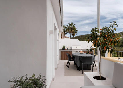 PISO RENOVADO CERCA DE CAMPOS DE GOLF EN VENTA EN LA QUINTA, BENAHAVÍS