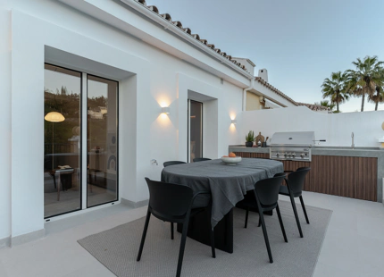 PISO RENOVADO CERCA DE CAMPOS DE GOLF EN VENTA EN LA QUINTA, BENAHAVÍS