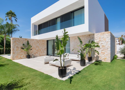 IMPRESIONANTE VILLA MODERNA EN VENTA EN SAN PEDRO