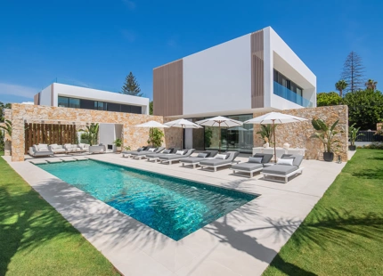 IMPRESIONANTE VILLA MODERNA EN VENTA EN SAN PEDRO