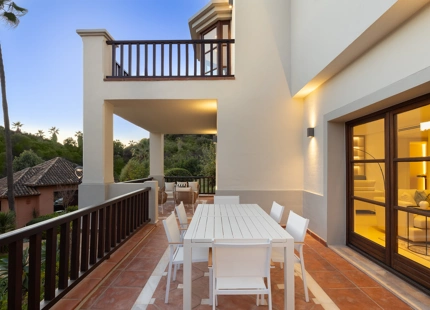 CHARMING MEDITERRANEAN TOWNHOUSE FOR SALE ON MARBELLA’S GOLDEN MILE