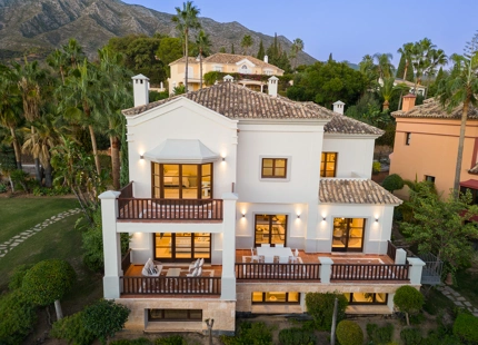 CHARMING MEDITERRANEAN TOWNHOUSE FOR SALE ON MARBELLA’S GOLDEN MILE