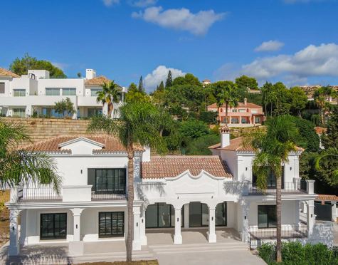 Villa for sale in El Paraiso, Estepona East