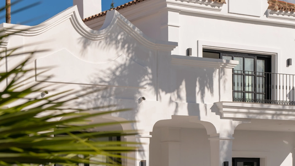 Villa for sale in El Paraiso, Estepona East