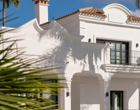 Villa for sale in El Paraiso, Estepona East