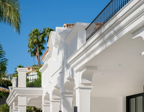 Villa for sale in El Paraiso, Estepona East