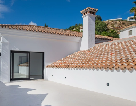 Villa for sale in El Paraiso, Estepona East