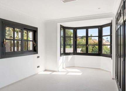 EXQUISITE VILLA FOR SALE IN EL PARAISO
