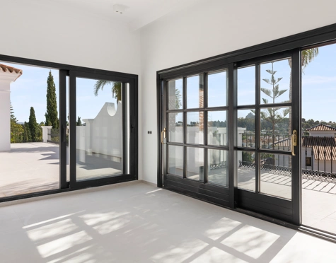 Villa for sale in El Paraiso, Estepona East