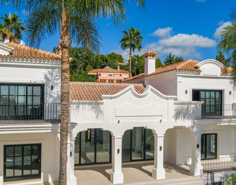 Villa for sale in El Paraiso, Estepona East