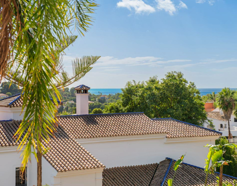 Villa for sale in El Paraiso, Estepona East