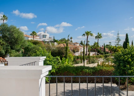 EXQUISITE VILLA FOR SALE IN EL PARAISO