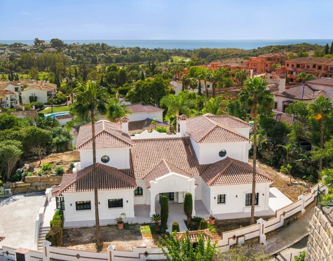 Villa for sale in El Paraiso, Estepona East