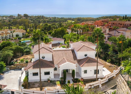 EXQUISITE VILLA FOR SALE IN EL PARAISO