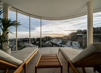 APARTAMENTO CONTEMPORÁNEO CON VISTAS PANORÁMICAS EN VENTA EN LAS COLINAS DE MARBELLA