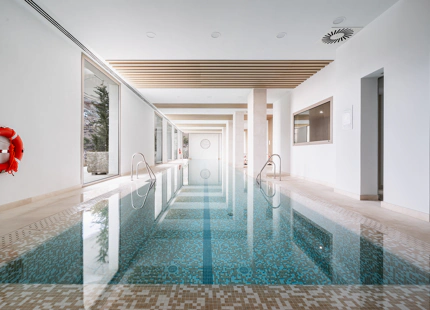 APARTAMENTO CONTEMPORÁNEO CON VISTAS PANORÁMICAS EN VENTA EN LAS COLINAS DE MARBELLA