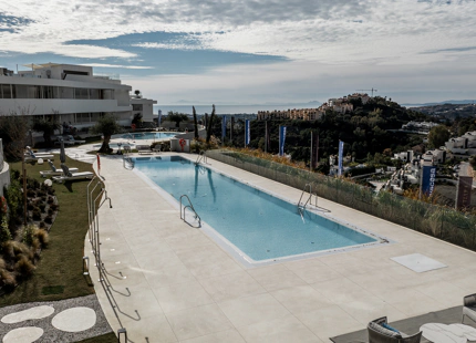 APARTAMENTO CONTEMPORÁNEO CON VISTAS PANORÁMICAS EN VENTA EN LAS COLINAS DE MARBELLA