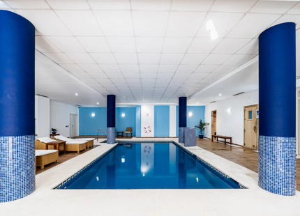 APARTAMENTO CONTEMPORテ¨EO DE 2 DORMITORIOS EN VENTA CERCA DE PUERTO BANテ售, MARBELLA