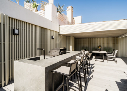 APARTAMENTO CONTEMPORテ¨EO DE 2 DORMITORIOS EN VENTA CERCA DE PUERTO BANテ售, MARBELLA