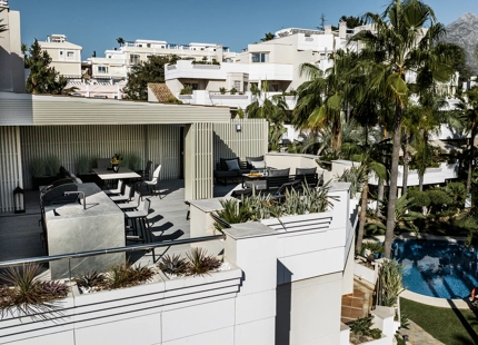 APARTAMENTO CONTEMPORテ¨EO DE 2 DORMITORIOS EN VENTA CERCA DE PUERTO BANテ售, MARBELLA