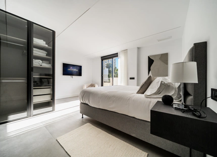 APARTAMENTO CONTEMPORテ¨EO DE 2 DORMITORIOS EN VENTA CERCA DE PUERTO BANテ售, MARBELLA