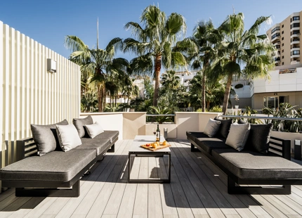APARTAMENTO CONTEMPORテ¨EO DE 2 DORMITORIOS EN VENTA CERCA DE PUERTO BANテ售, MARBELLA