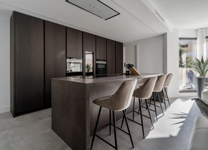 APARTAMENTO CONTEMPORテ¨EO DE 2 DORMITORIOS EN VENTA CERCA DE PUERTO BANテ售, MARBELLA