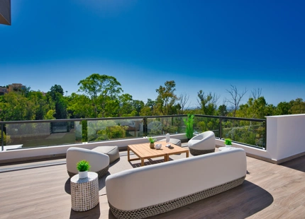 Marbella Lake, modernas residencias en el corazón del Valle del Golf en Nueva Andalucía.