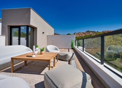 Marbella Lake, modernas residencias en el corazón del Valle del Golf en Nueva Andalucía.